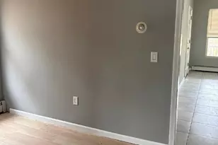 40 Lawrence St, Hartford, CT 06106 - Photo 5