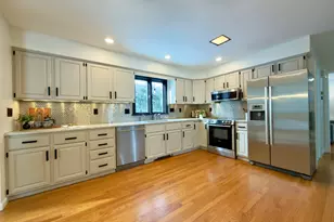 1 Patricia Cir, Enfield, CT 06082 - Photo 3