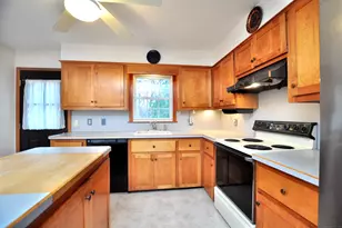 913 Jeremy Swamp Rd, Southbury, CT 06488 - Photo 3