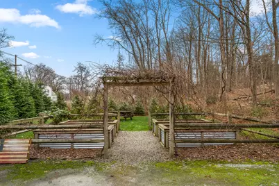 134 Otrobando Avenue, Norwich, CT 06360 - Photo 25