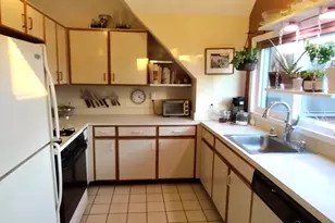 69 Montoya Dr, Branford, CT 06405 - Photo 3