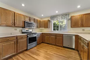 57 Elizabeth Cir, Newtown, CT 06482 - Photo 5