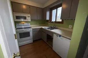 1001 Old Colony Rd, Meriden, CT 06451 - Photo 3