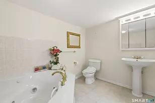 25 Hamden Hills Dr, Hamden, CT 06518 - Photo 15