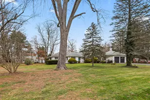 12 Haviland Rd, Bloomfield, CT 06002 - Photo 3