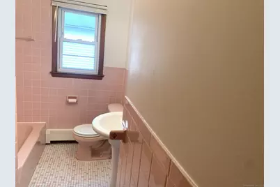 642 Beechmont Avenue, Bridgeport, CT 06606 - Photo 13