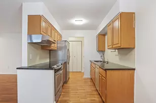 910 Hope St, Stamford, CT 06907 - Photo 9