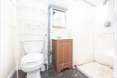 70 Pleasantview Avenue, Bridgeport, CT 06606 - Photo 23