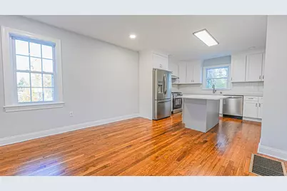 206 Huntington Turnpike, Bridgeport, CT 06610 - Photo 7