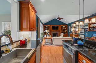 18 Daniel Cir, Suffield, CT 06078 - Photo 11