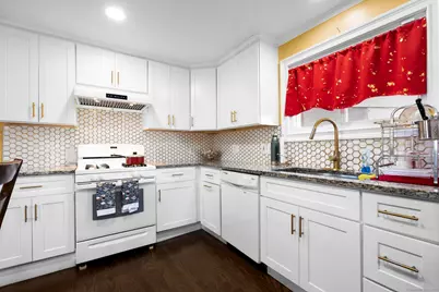 69 Glen Circle, Bridgeport, CT 06610 - Photo 15