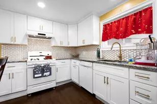 69 Glen Cir, Bridgeport, CT 06610 - Photo 15