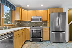 4 Woodvale Rd Ext, Branford, CT 06405 - Photo 7