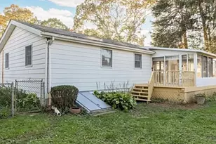 20 Parker Pl, Branford, CT 06405 - Photo 9