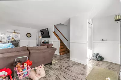 35 Kent Avenue, Bridgeport, CT 06610 - Photo 5