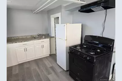 22 East Dover Street #B south, Waterbury, CT 06706 - Photo 3