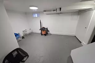 70 Sims St, Bridgeport, CT 06604 - Photo 17