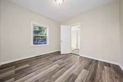 423 Waterville Street, Waterbury, CT 06710 - Photo 11