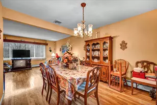 42 Wendy Rd, Trumbull, CT 06611 - Photo 9
