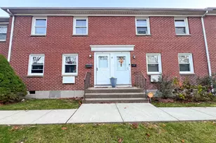 32 Karen Ct, Bridgeport, CT 06606 - Photo 3