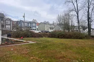 936 Chopsey Hill Rd, Bridgeport, CT 06606 - Photo 9