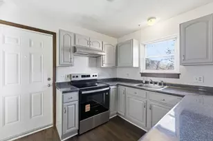 33 Guilford St, Hartford, CT 06120 - Photo 3