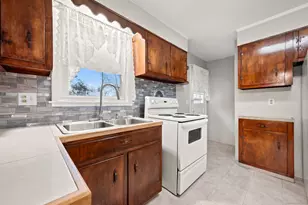 67 Simpson St, Hartford, CT 06112 - Photo 5