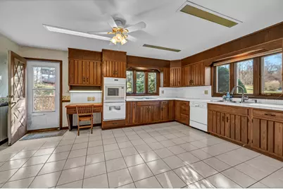 7 Carriage Lane, New Fairfield, CT 06812 - Photo 3