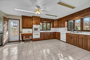 7 Carriage Ln, New Fairfield, CT 06812 - Photo 3