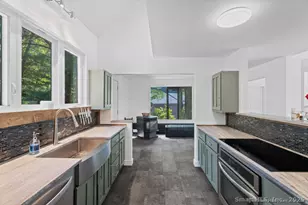 564 Hubbard Rd, Killingly, CT 06239 - Photo 7