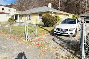 341 Oak St, Waterbury, CT 06705 - Photo 9