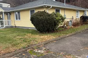 341 Oak St, Waterbury, CT 06705 - Photo 3