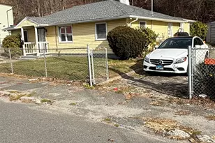 341 Oak St, Waterbury, CT 06705 - Photo 1