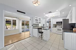 7 Manor Dr, Trumbull, CT 06611 - Photo 7