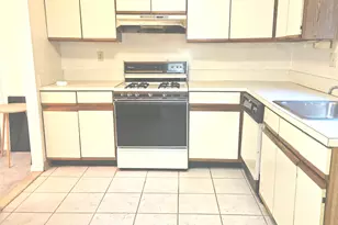 38 Sutton Pl, Bloomfield, CT 06002 - Photo 3