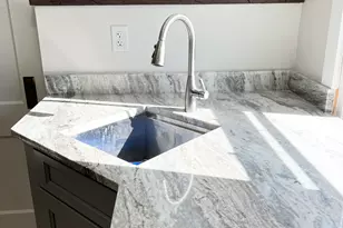 47 Warwick St, Middletown, CT 06457 - Photo 3