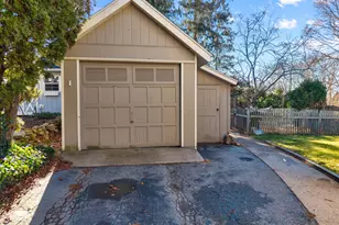 194 Thames St, New London, CT 06320 - Photo 35