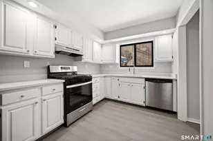 35 Brockton Ct, Beacon Falls, CT 06403 - Photo 3