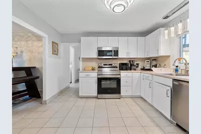 24 Botsford Avenue, Milford, CT 06460 - Photo 3