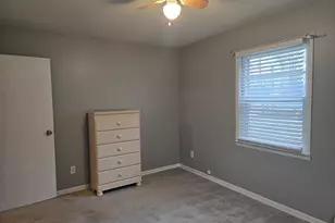 36 Tina Cir, Bridgeport, CT 06606 - Photo 19