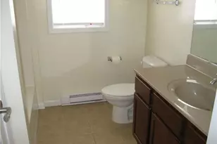 7 New St, Danbury, CT 06810 - Photo 7