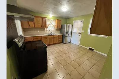 140 Edgewood Avenue, Waterbury, CT 06706 - Photo 5