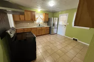 140 Edgewood Ave, Waterbury, CT 06706 - Photo 5