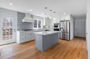 886 East St, Middletown, CT 06457 - Photo 3