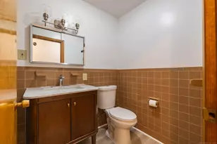 3845 Old Town Rd, Bridgeport, CT 06606 - Photo 11