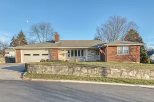 10 McKay St, Torrington, CT 06790 - Photo 3