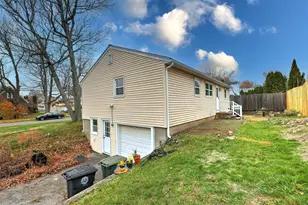 15 Utica St, Milford, CT 06461 - Photo 3