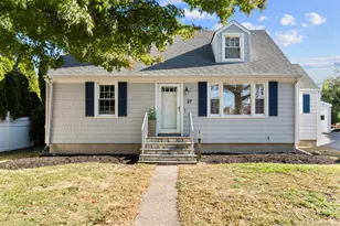 27 Reef Ct, Fairfield, CT 06824 - Photo 1