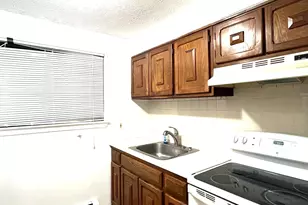 131 Woodland Dr, Montville, CT 06382 - Photo 5