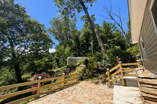 22 Hemlock Trail, Newtown, CT 06482 - Photo 7